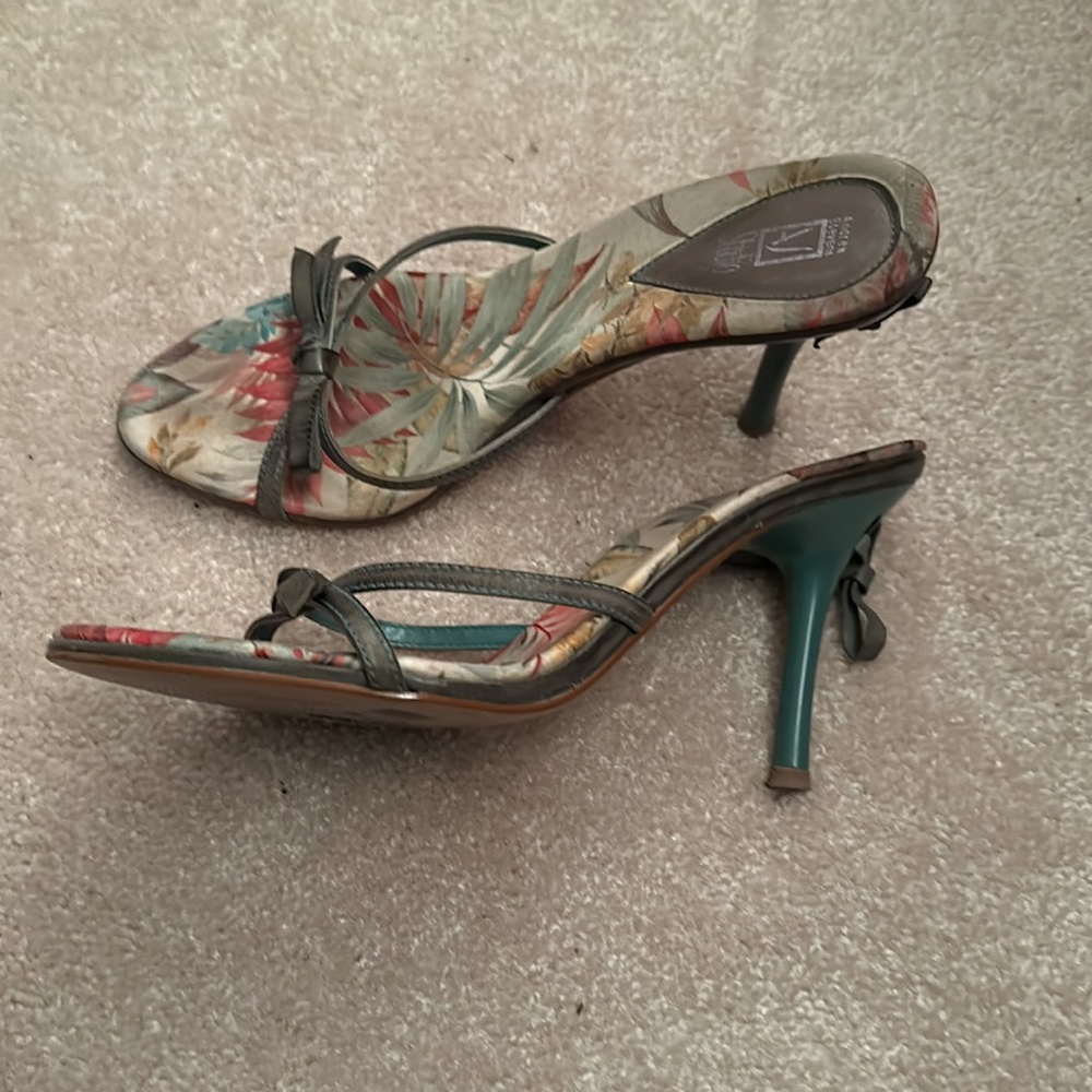 Heels - Picture 3 of 3
